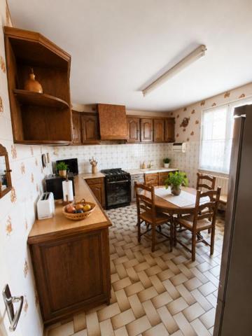 Maison individuelle 6 piéces, s/sol, garage et terrain 2660 m2