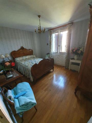 Maison individuelle 6 piéces, s/sol, garage et terrain 2660 m2