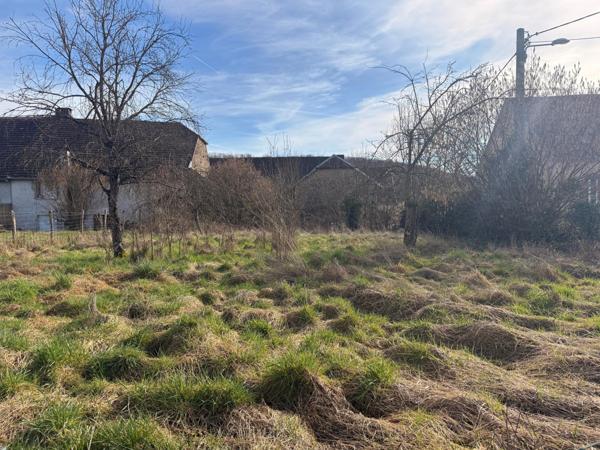 Grange à renover de 135 m2 sur terrain de 888 m2.