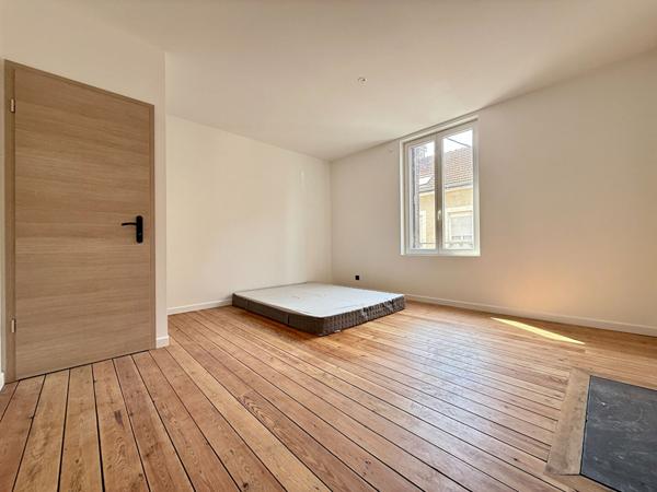 Maison avec extérieur et garage proche centre ville