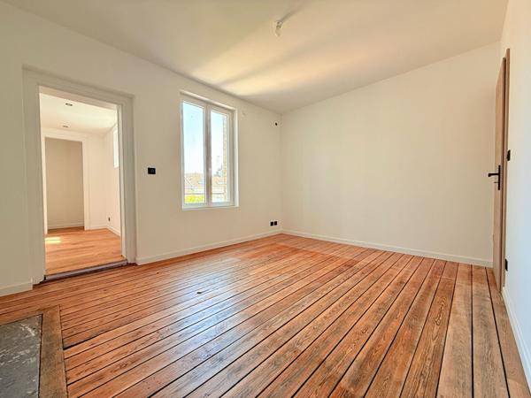 Maison avec extérieur et garage proche centre ville