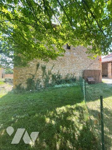 POLEYMIEUX AU MONT D'OR dépendance en pierres à aménager sur 1100 m² de terrain