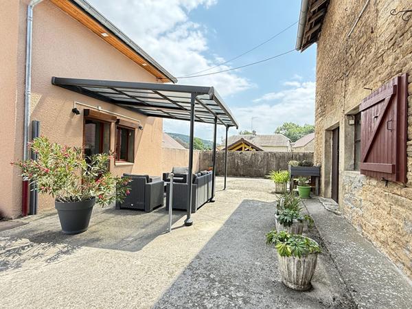 Maison et grange Chavéria 4 pièces / 2 chambres / 85 m²