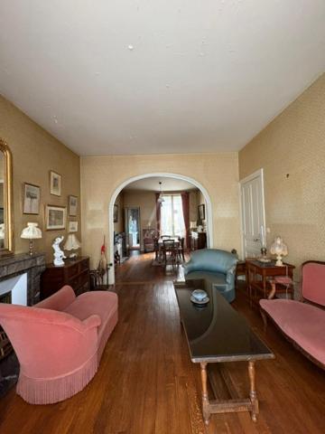 Vaste maison idéalement située, idéal maison de famille ou possibilité de créer 3 appartements