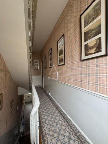 Vaste maison idéalement située, idéal maison de famille ou possibilité de créer 3 appartements