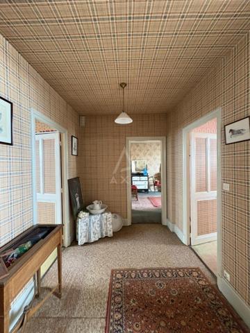 Vaste maison idéalement située, idéal maison de famille ou possibilité de créer 3 appartements