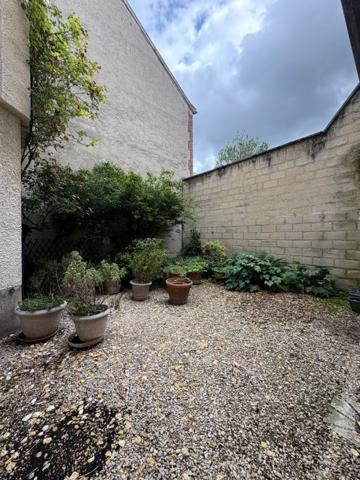 Vaste maison idéalement située, idéal maison de famille ou possibilité de créer 3 appartements