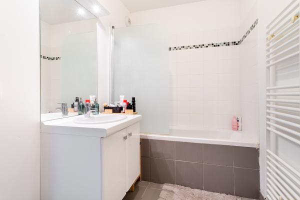 Appartement
         3 pièces
        - 59 m² Exclusivité 242 000 € *