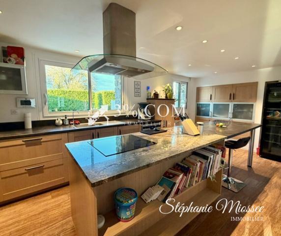 Maison 8 pièce(s) 6 chambre(s) 280 m²