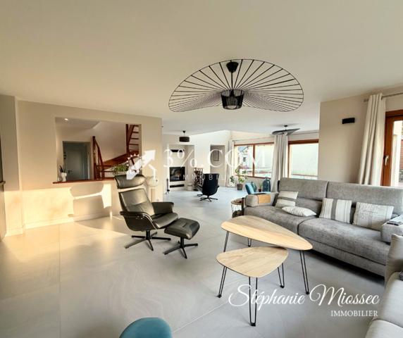 Maison 8 pièce(s) 6 chambre(s) 280 m²