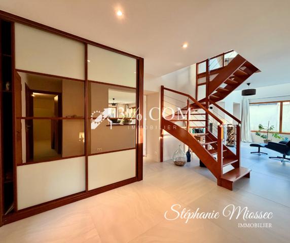 Maison 8 pièce(s) 6 chambre(s) 280 m²