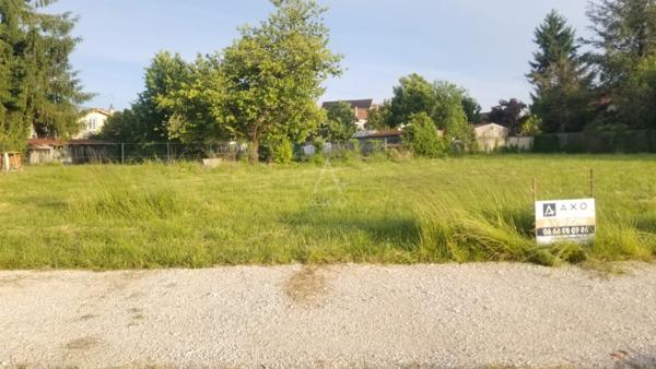 Terrain à bâtir  621 m²  Barbezieux-Saint-Hilaire, à deux pas du centre-ville et du château