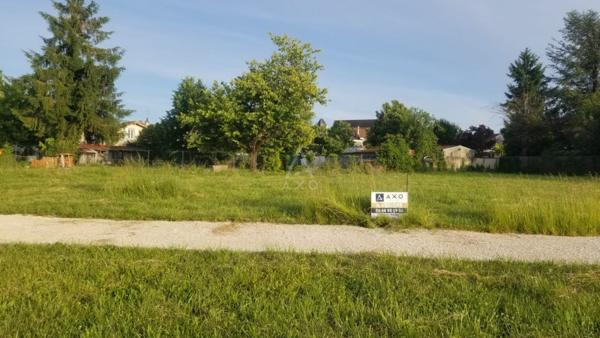 Terrain à bâtir  621 m²  Barbezieux-Saint-Hilaire, à deux pas du centre-ville et du château