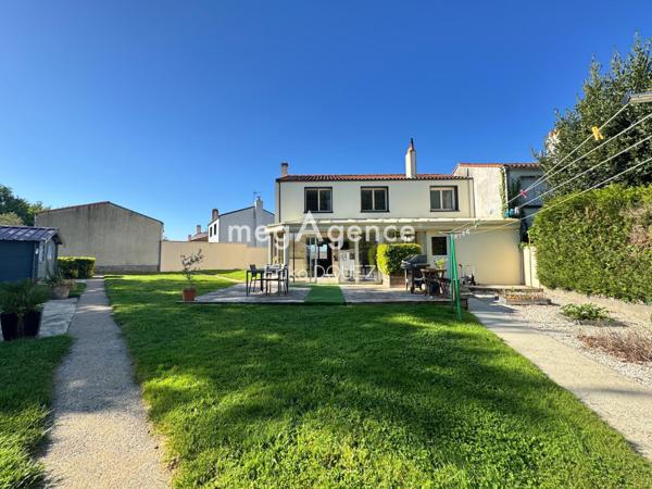 Maison à MORTAGNE-SUR-SEVRE, 85290 - 6 pièces 131m²