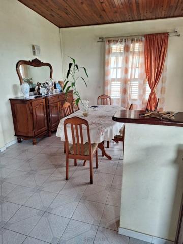 Villa à étage de 216m² habitable sur terrain de 5899m² situé sur la commune du VAUCLIN