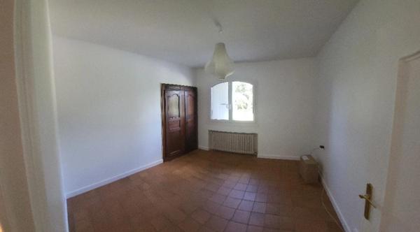 5mn de VALENCE (26) propriété de charme très soignée et confortable sur près d'un hectare clos paysagé piscine truffière et 5 box chevaux