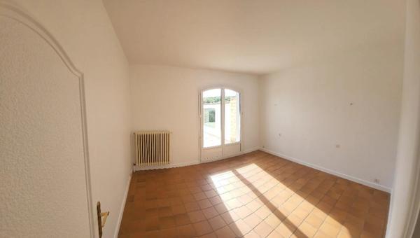 5mn de VALENCE (26) propriété de charme très soignée et confortable sur près d'un hectare clos paysagé piscine truffière et 5 box chevaux