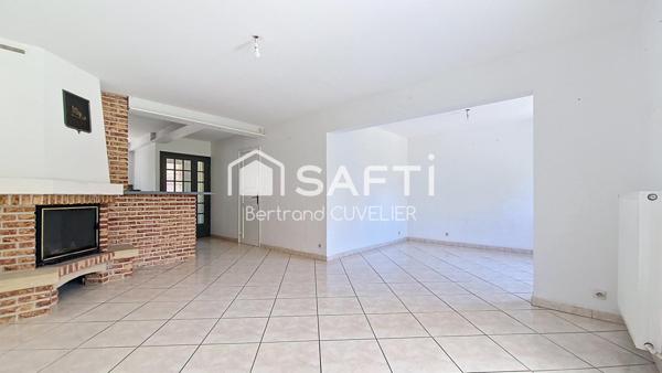 Maison semi- individuelle, 4 chambres, jardin, garage et stationnement