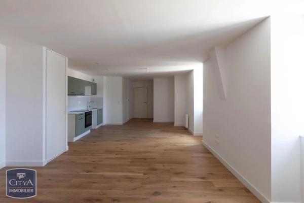 Appartement à louer 3 pièces 70.36m² Poitiers (86000)
