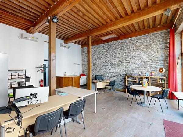 Murs commerciaux de 46 m² + duplex de 20 m2 et cave voutée