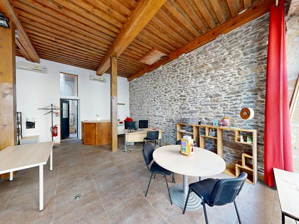 Murs commerciaux de 46 m² + duplex de 20 m2 et cave voutée