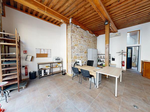 Murs commerciaux de 46 m² + duplex de 20 m2 et cave voutée