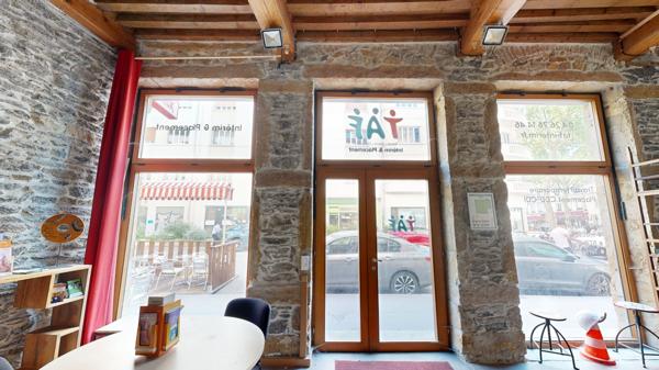 Murs commerciaux de 46 m² + duplex de 20 m2 et cave voutée