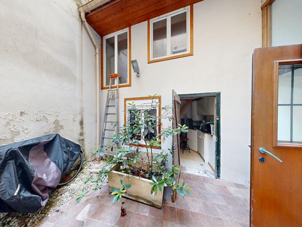 Murs commerciaux de 46 m² + duplex de 20 m2 et cave voutée