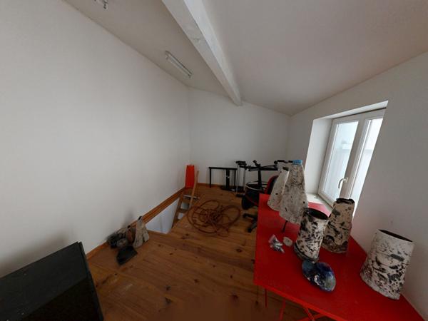 Murs commerciaux de 46 m² + duplex de 20 m2 et cave voutée