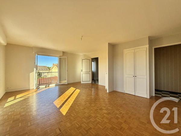Appartement F3 à vendre  3 pièces - 82,40 m 2   MOULINS  - 03