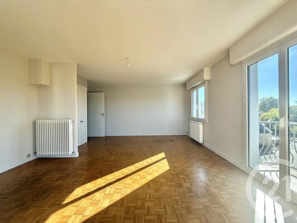 Appartement F3 à vendre  3 pièces - 82,40 m 2   MOULINS  - 03
