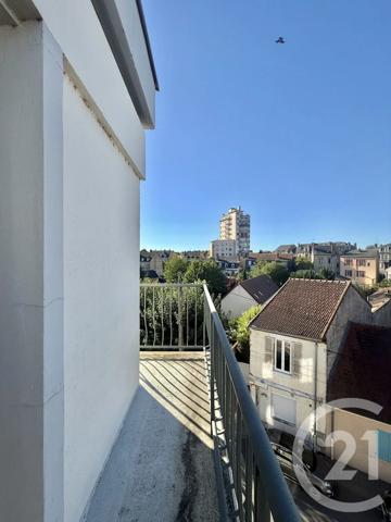 Appartement F3 à vendre  3 pièces - 82,40 m 2   MOULINS  - 03