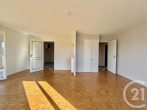Appartement F3 à vendre  3 pièces - 82,40 m 2   MOULINS  - 03