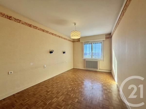 Appartement F3 à vendre  3 pièces - 82,40 m 2   MOULINS  - 03