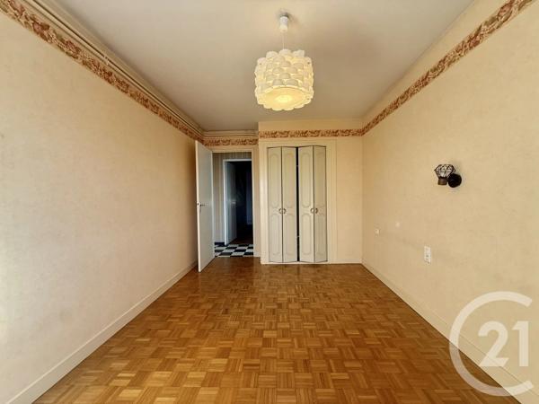 Appartement F3 à vendre  3 pièces - 82,40 m 2   MOULINS  - 03