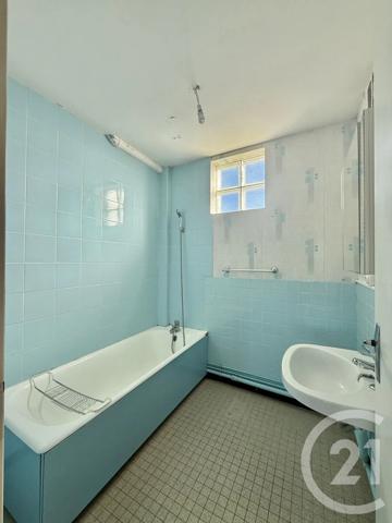Appartement F3 à vendre  3 pièces - 82,40 m 2   MOULINS  - 03