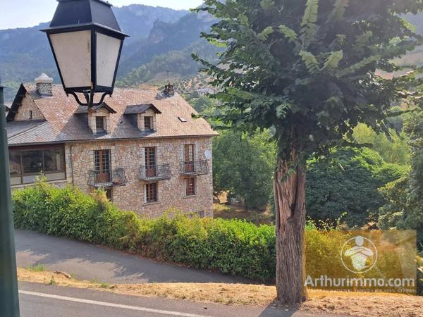 Vente                                                      Maison
                        
                     16 pièces                      380 m2                     à Les Vignes