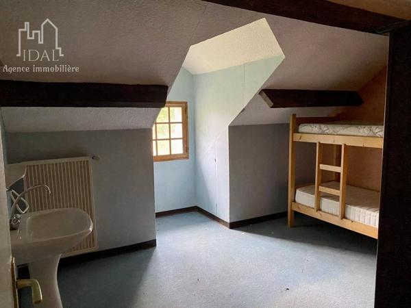 Vente                                                      Maison
                        
                     16 pièces                      380 m2                     à Les Vignes