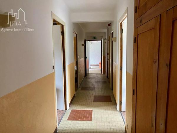 Vente                                                      Maison
                        
                     16 pièces                      380 m2                     à Les Vignes