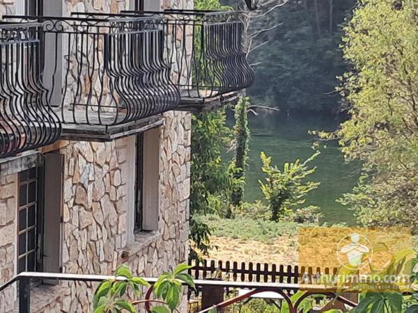 Vente                                                      Maison
                        
                     16 pièces                      380 m2                     à Les Vignes
