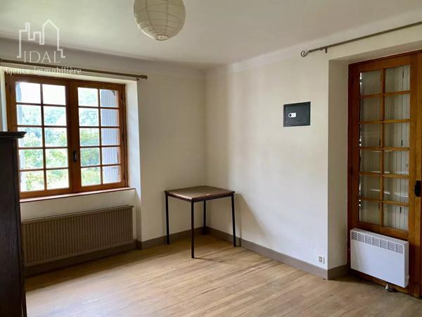Vente                                                      Maison
                        
                     16 pièces                      380 m2                     à Les Vignes