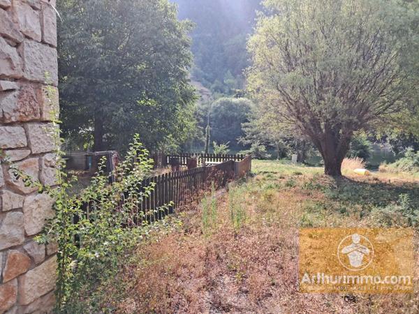 Vente                                                      Maison
                        
                     16 pièces                      380 m2                     à Les Vignes
