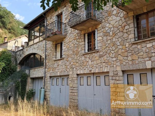 Vente                                                      Maison
                        
                     16 pièces                      380 m2                     à Les Vignes