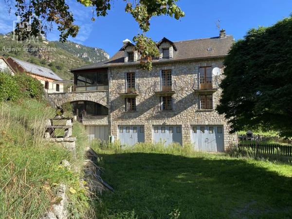 Vente                                                      Maison
                        
                     16 pièces                      380 m2                     à Les Vignes