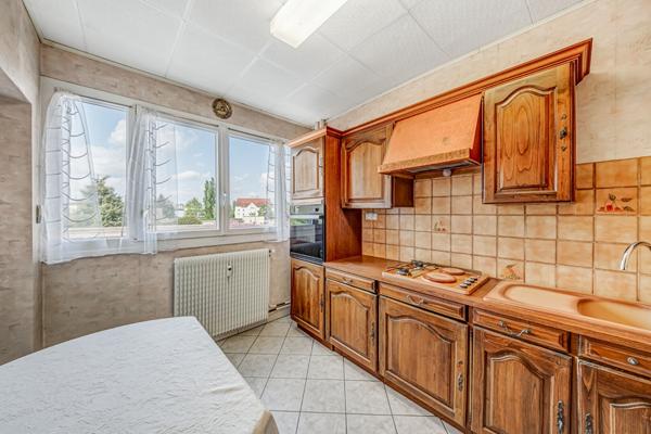 Appartement à Chalon Sur Saône T4 de 72 m² avec balcon et concierge