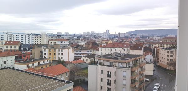 Appartement lumineux, vue dégagée quartier Régensburg