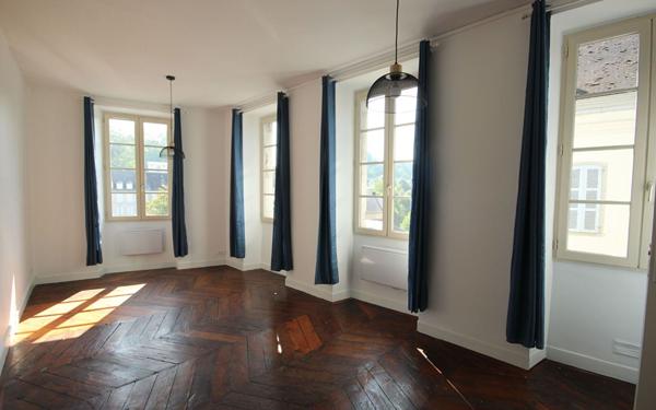 Appartement à louer    4 pièces •  Oloron-Sainte-Marie