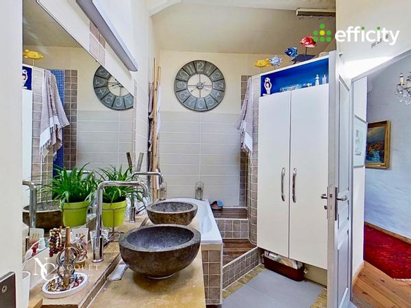 Maison
         6 pièces
        - 184 m² Bien prestige 790 000 € *