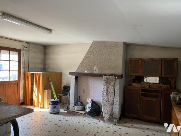 Entouré de 8600m² de terrain beau corp de ferme à rénover