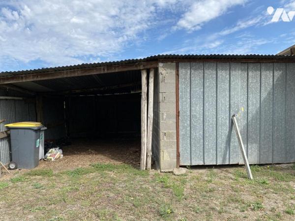 Entouré de 8600m² de terrain beau corp de ferme à rénover